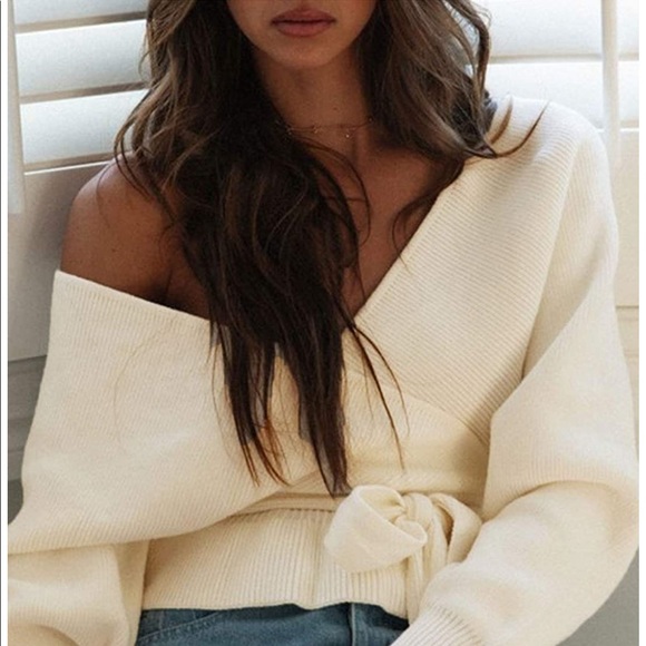 LAST ONE Off-Shoulder Belted Peplum V-Neck Sweater - Picture 5 of 6